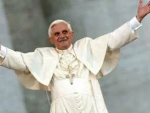 Бенедикт XVI ушел в отставку с папского престола по совету Господа